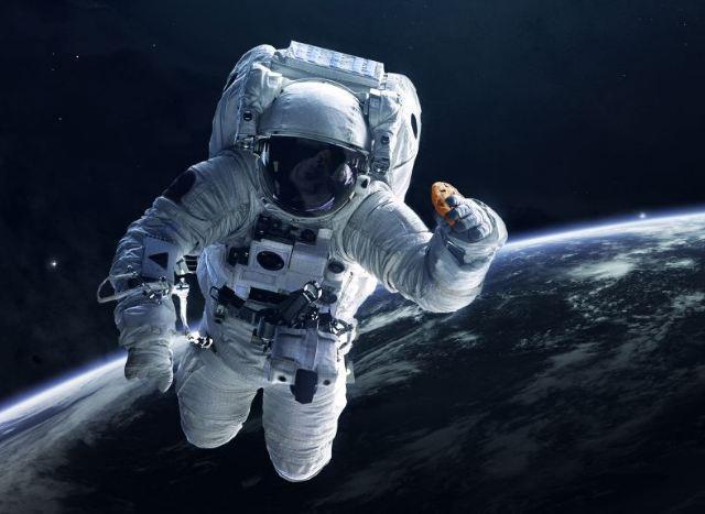 تهیه اولین شیرینی پخته شده در ایستگاه فضایی بین المللی، فضانوردان هم آشپز می شوند